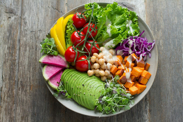 A colourful balanced salad bowl with fresh vegetables and chickpeas